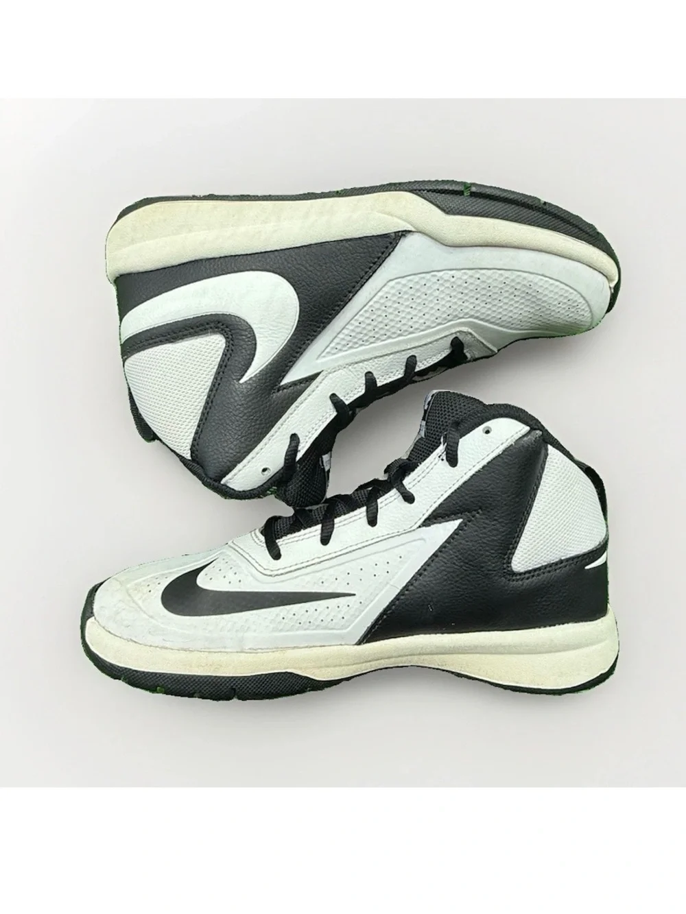 Nike Team Hustle D7 Unisex Kids 5.5Y Athletic Sneakers White/Black Mid Top